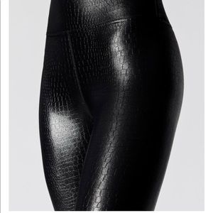 Carbon38 leggings in Takara Shine Sz Small
